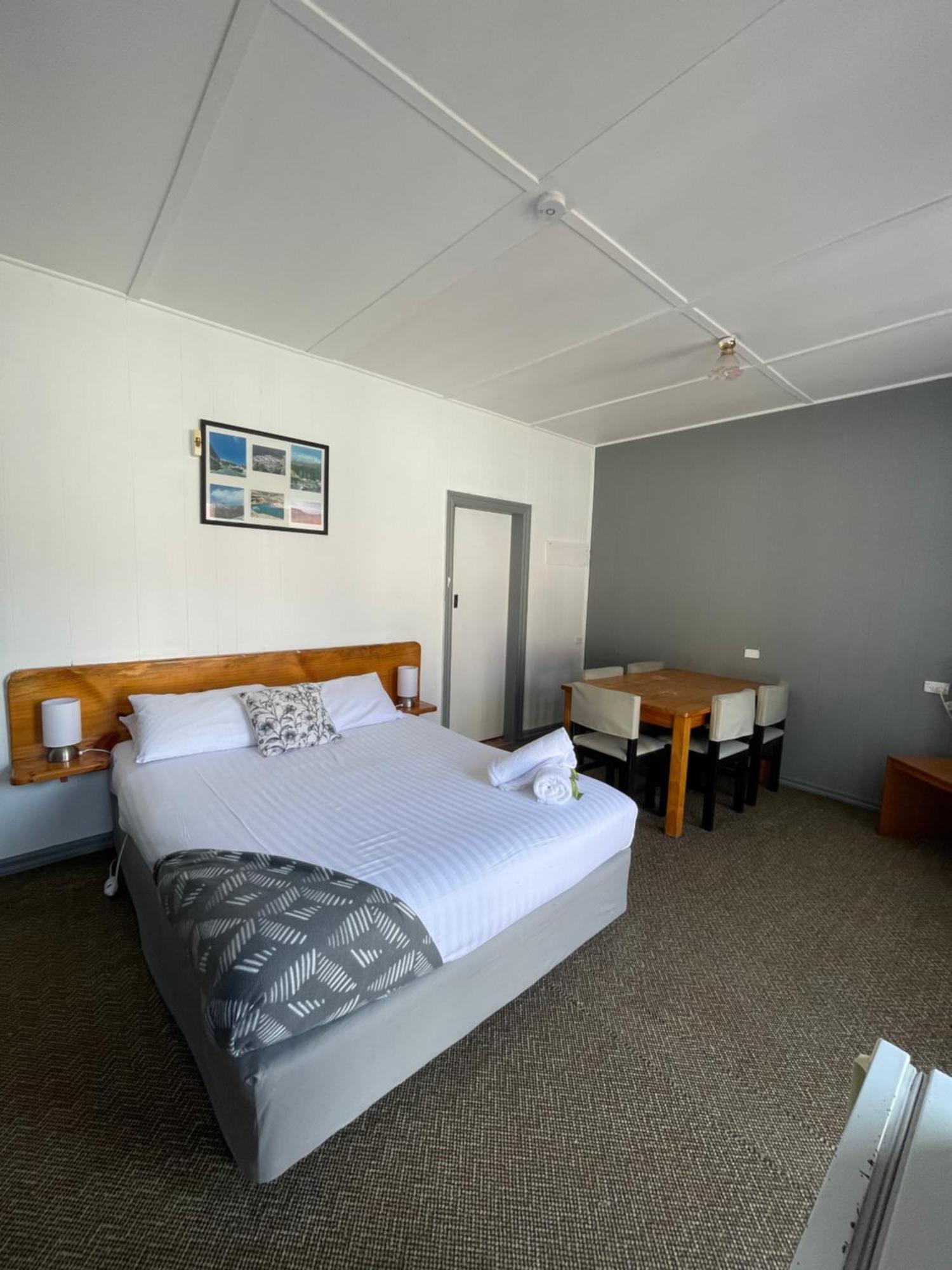 Mountain View Motel Queenstown Exterior photo