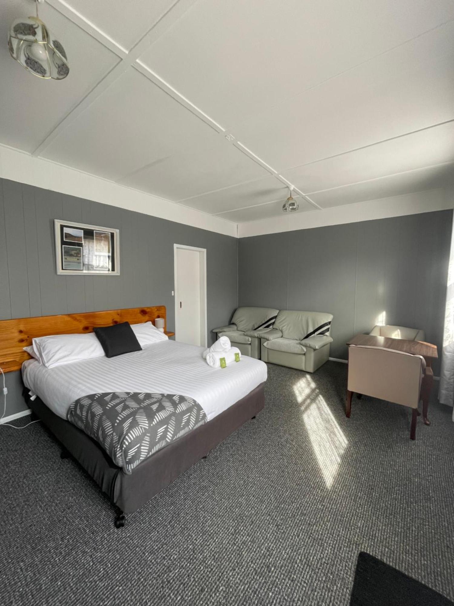 Mountain View Motel Queenstown Exterior photo