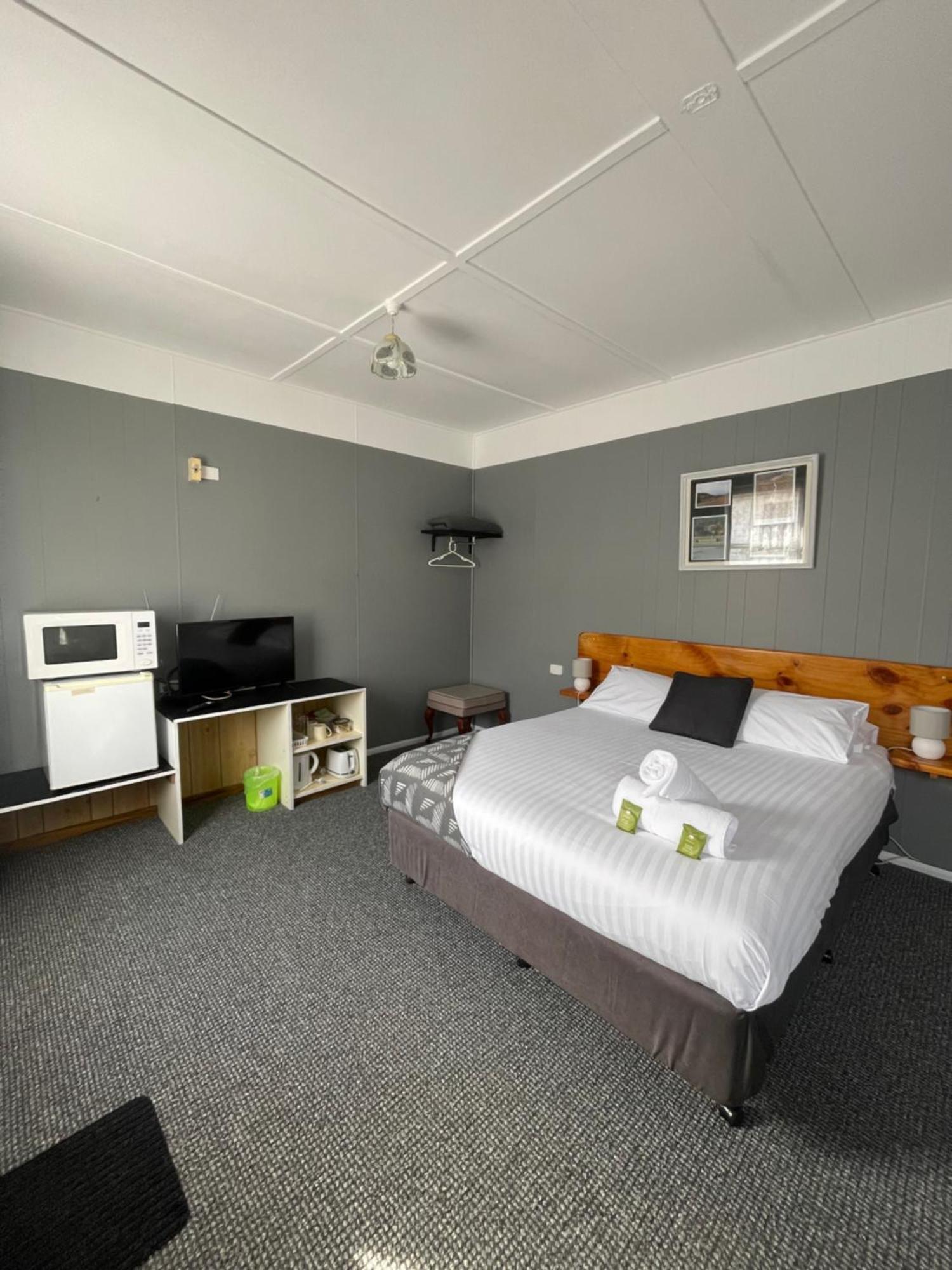 Mountain View Motel Queenstown Exterior photo