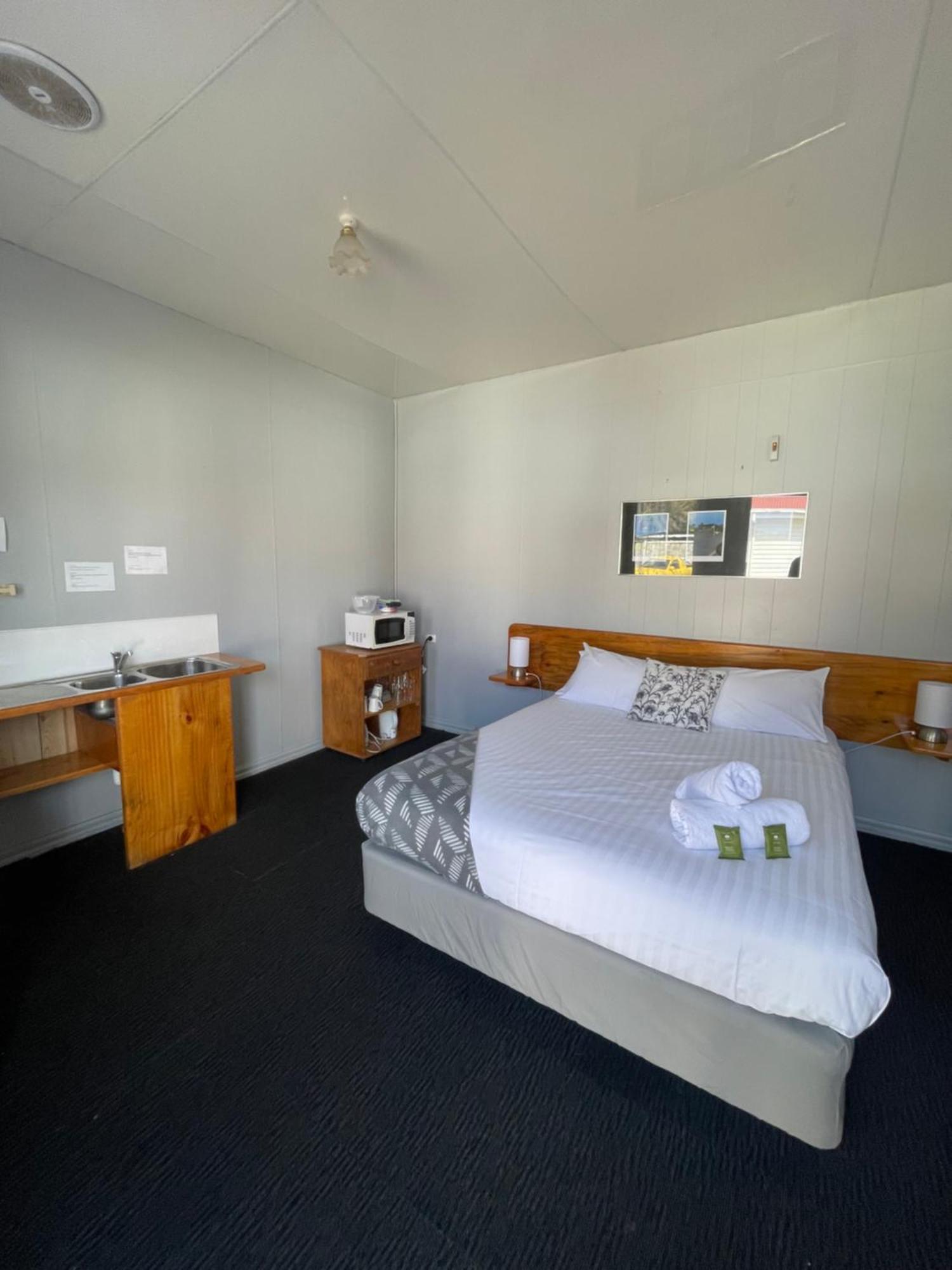 Mountain View Motel Queenstown Exterior photo